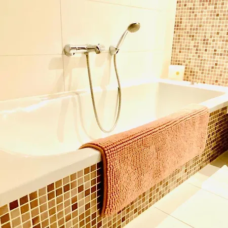 Moderne 2 Et Grand Balcon Apartment